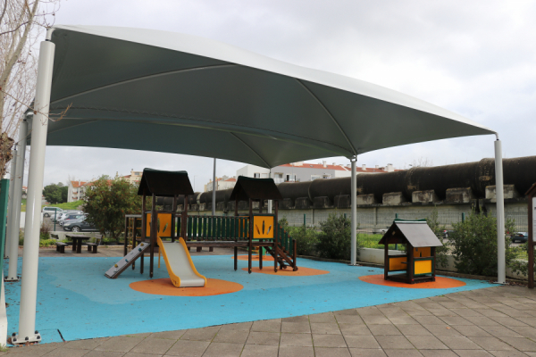 Município de Azambuja instala coberturas nos recreios de algumas escolas do concelho